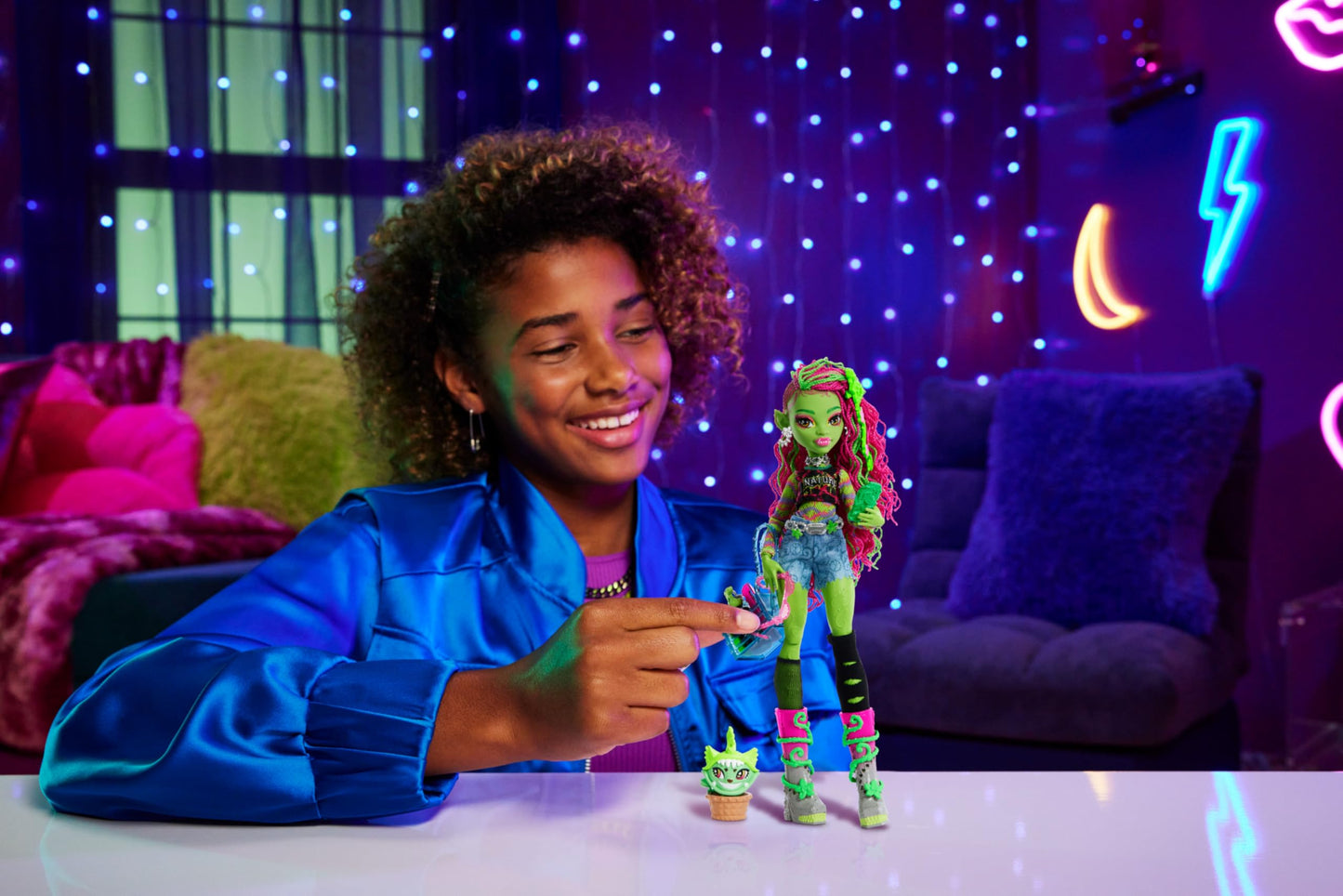 Monster High Venus McFlytrap Doll – Plant Monster with Chewlian & Accessories