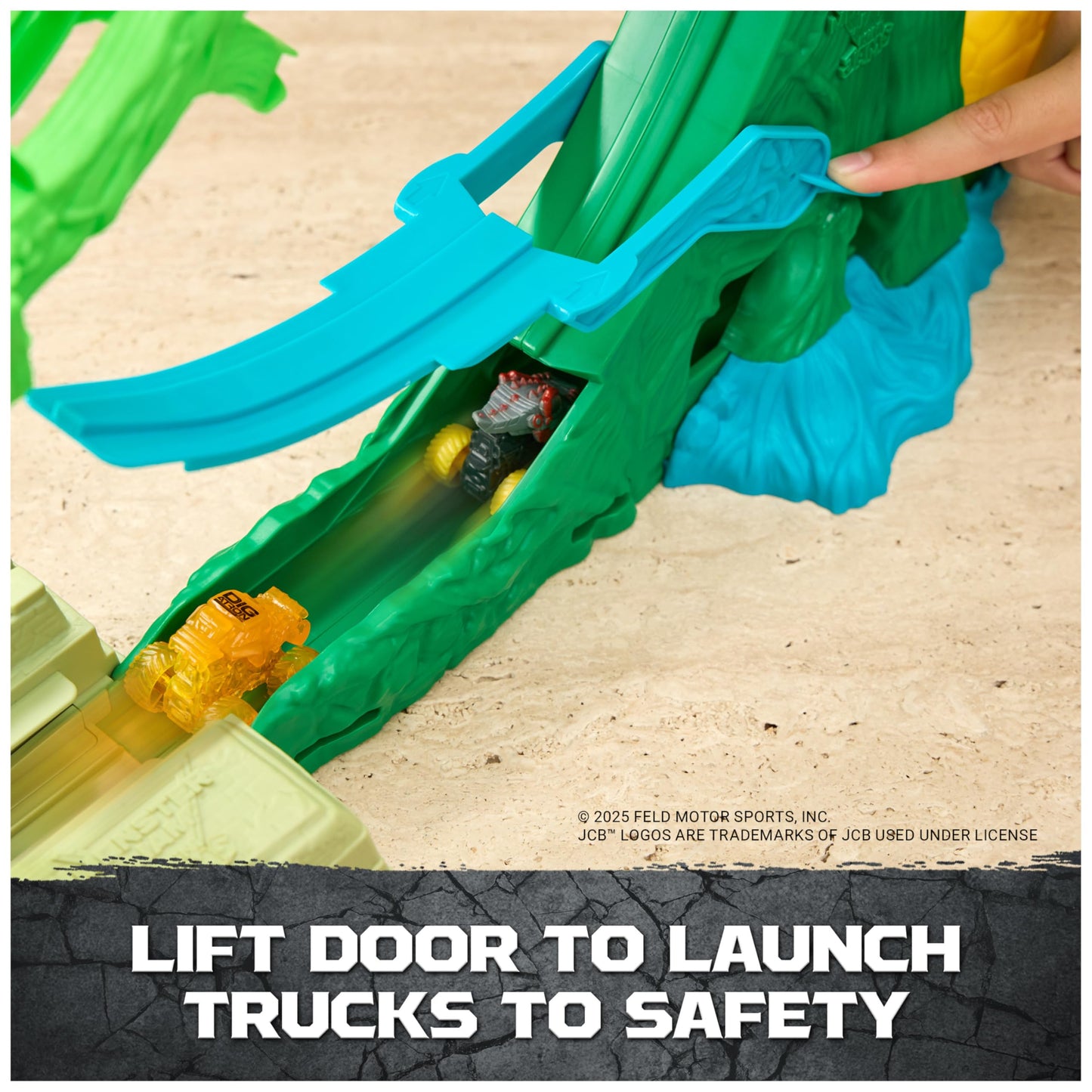 Monster Jam Cobra's Crazy Escape 28-inch Motorized Playset with 2 Exclusive Mini Jams