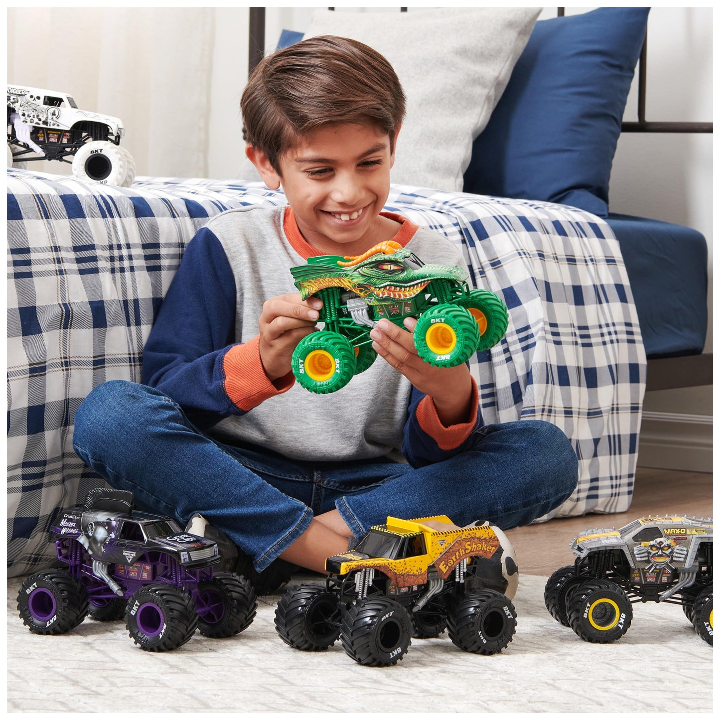 Monster Jam Sparkle Smash 1:24 Die-Cast Monster Truck | Official Collector Vehicle