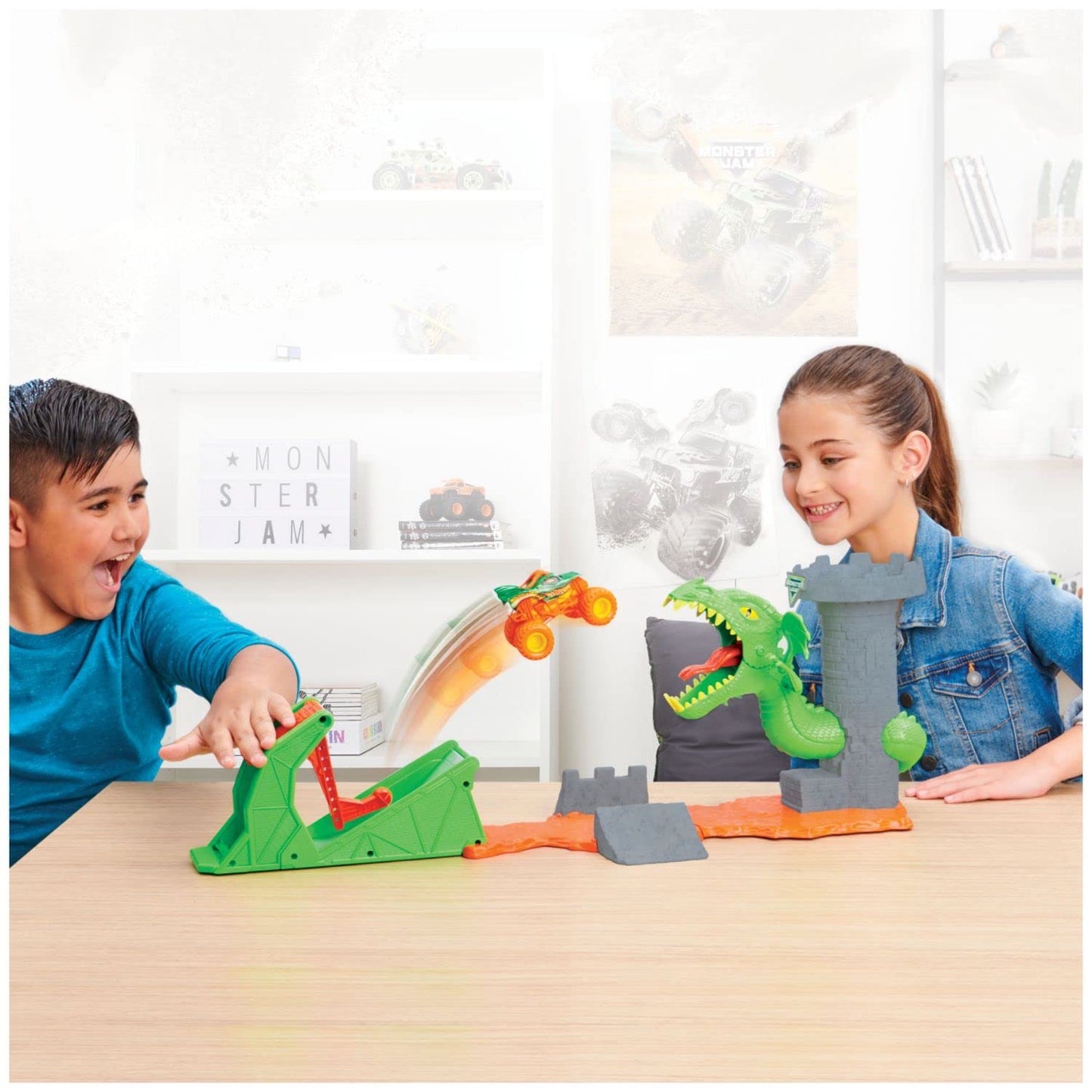 Monster Jam Dueling Dragon Playset with Exclusive 1:64 Dragon Truck – Ages 3+