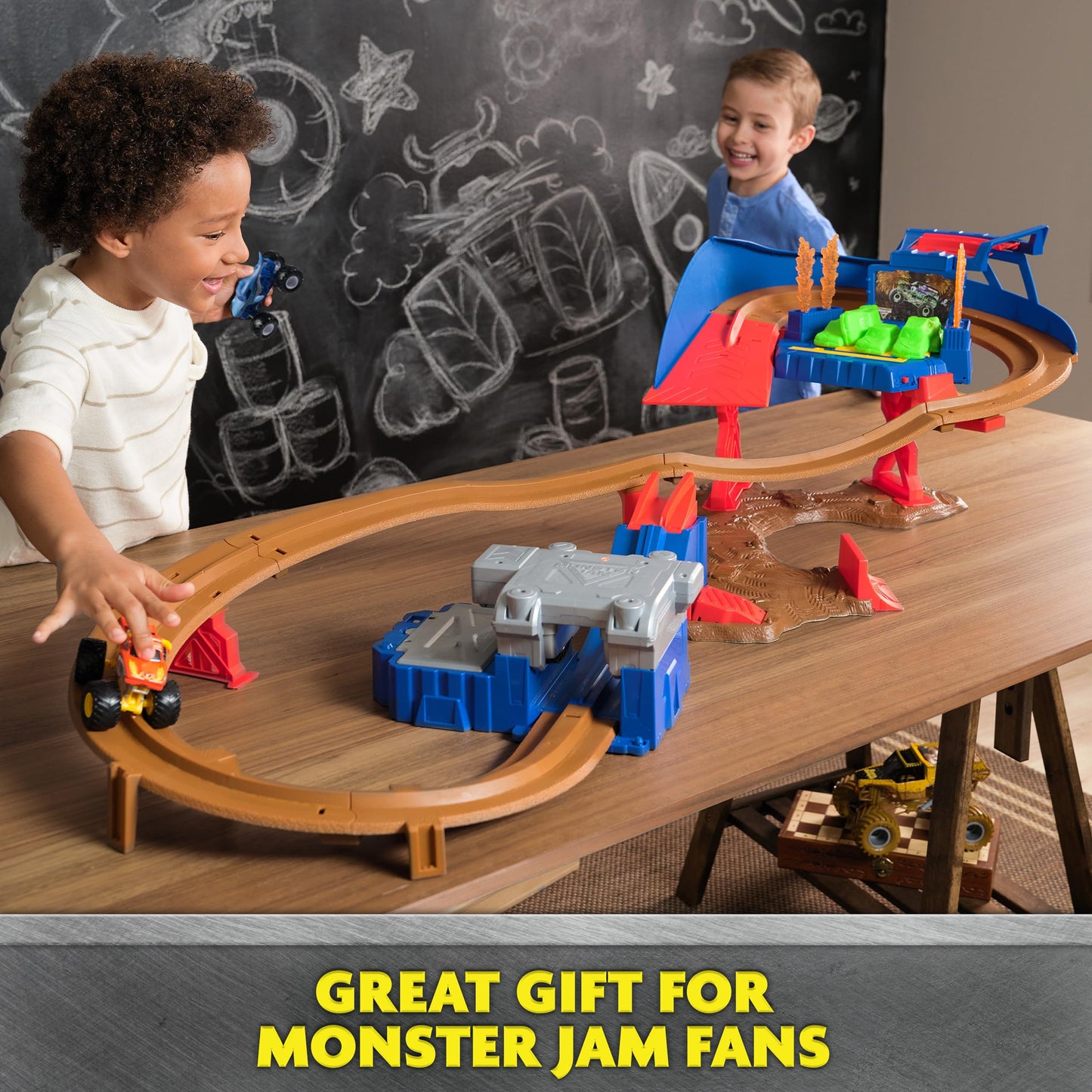Monster Jam Supercharge Speedway Playset – 24-Inch Monster Dirt Arena with 2 Lbs Monster Dirt and Exclusive 1:64 Die-Cast Trucks
