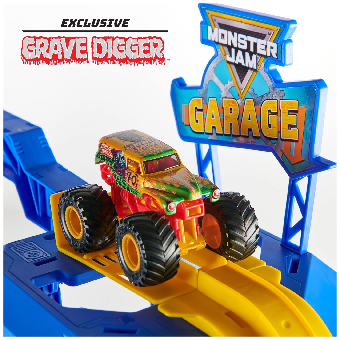 Monster Jam Garage Playset with Lights & Exclusive Grave Digger Truck