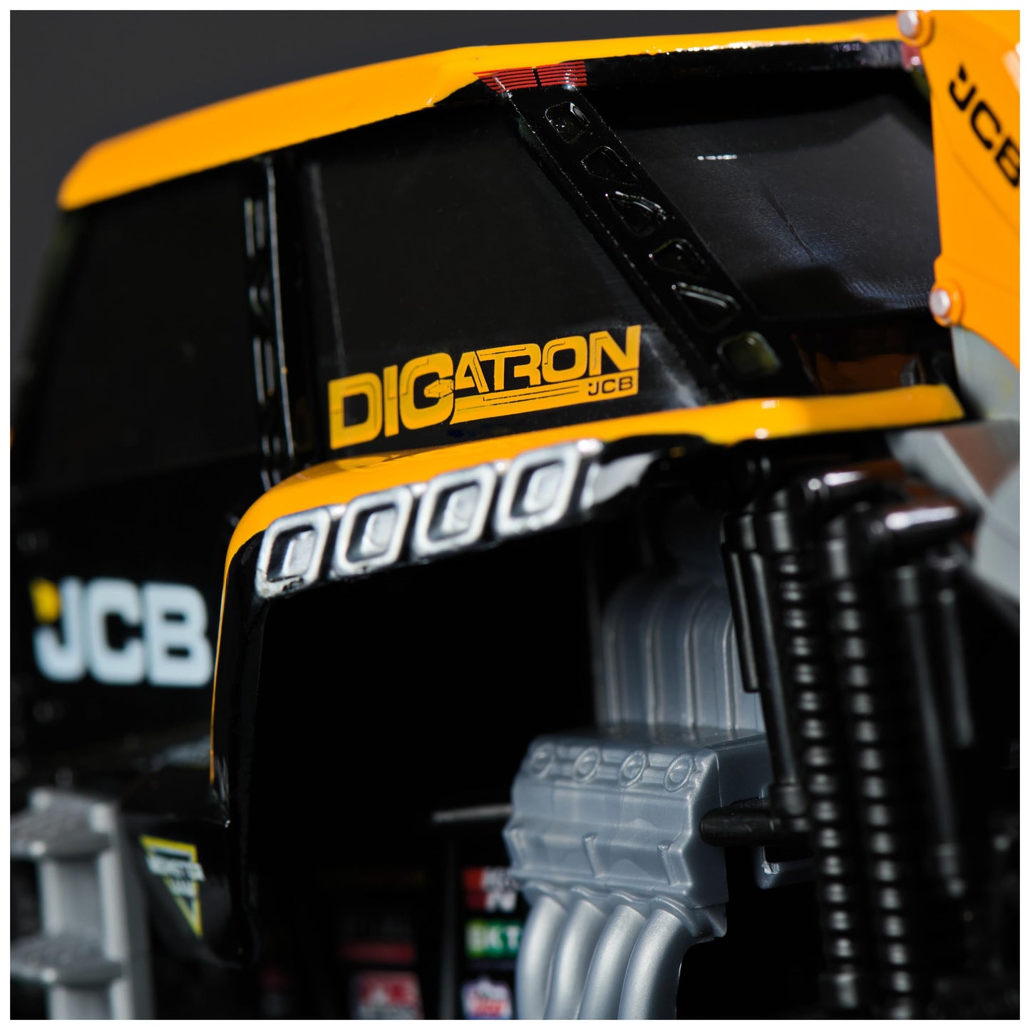 Monster Jam JCB DIGATRON 1:24 Scale Die-Cast Truck | Official Monster Jam Collectible