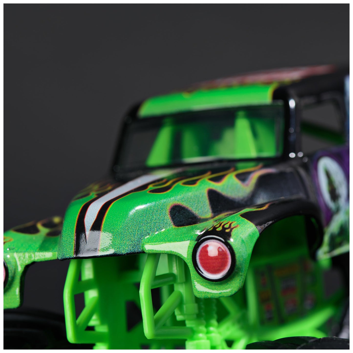 Monster Jam Grave Digger 1:24 Official Die-Cast Truck | Collectible Toy