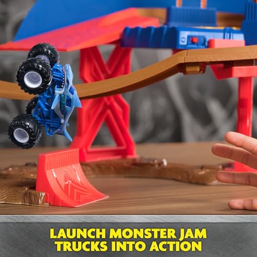 Monster Jam Supercharge Speedway Playset – 24-Inch Monster Dirt Arena with 2 Lbs Monster Dirt and Exclusive 1:64 Die-Cast Trucks