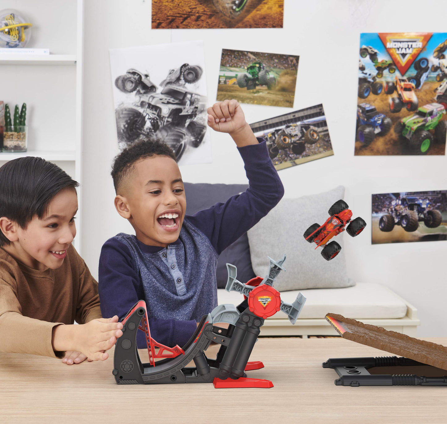 Monster Jam Official Bakugan Dragonoid Stunt Dial Playset — 1:64 Scale Die-Cast Truck