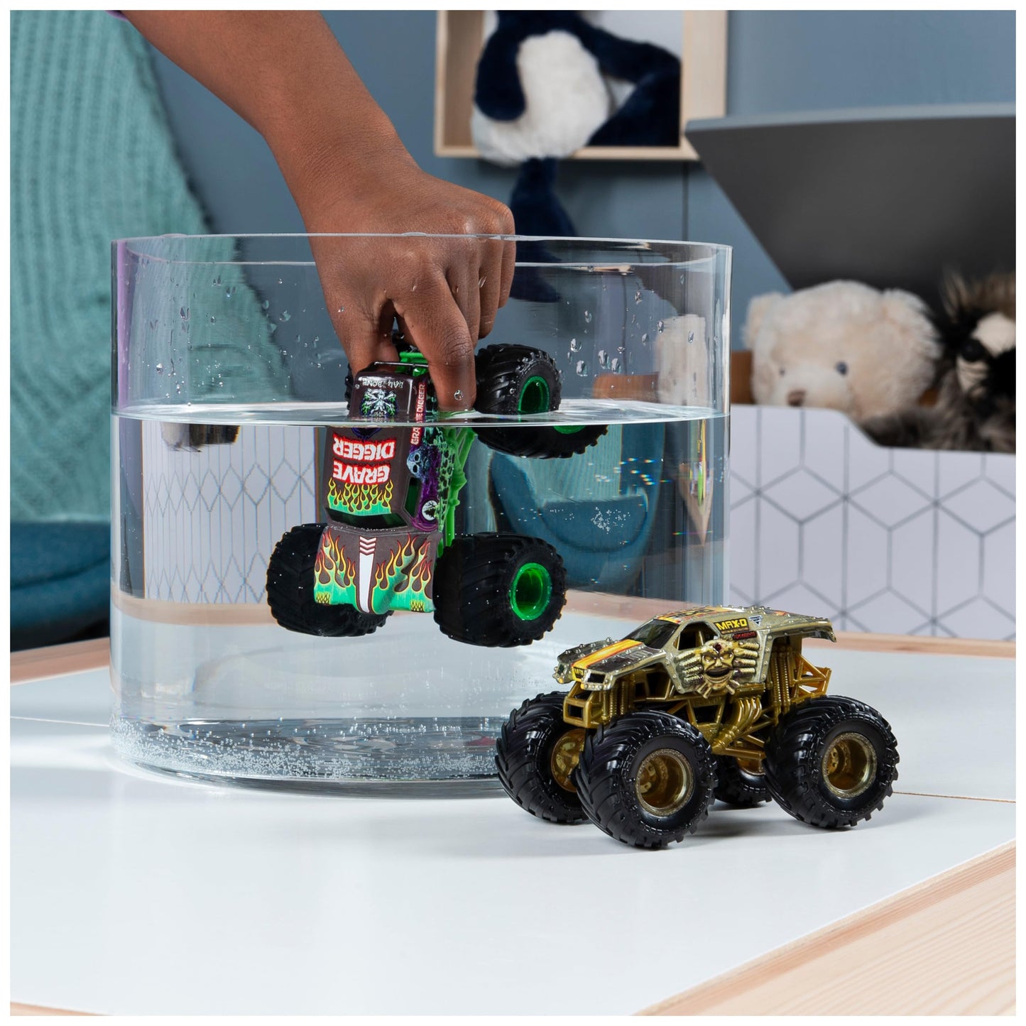 Monster Jam Reveal the Steel 4-Pack - Color-Changing Die-Cast Trucks, 1:64 Scale