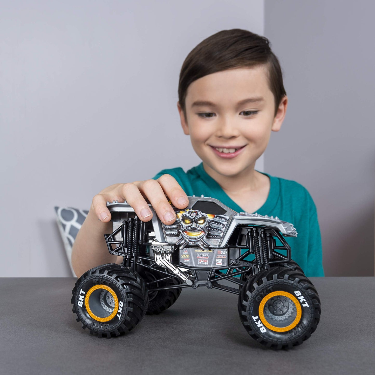Monster Jam Official Max D Monster Truck Die-Cast Vehicle 1:24 Scale