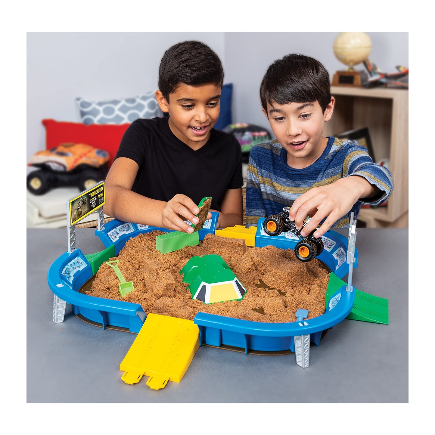 Monster Jam Monster Dirt Arena Playset – 24-Inch Arena, 2 lbs Monster Dirt, Exclusive 1:64 Max-D Truck