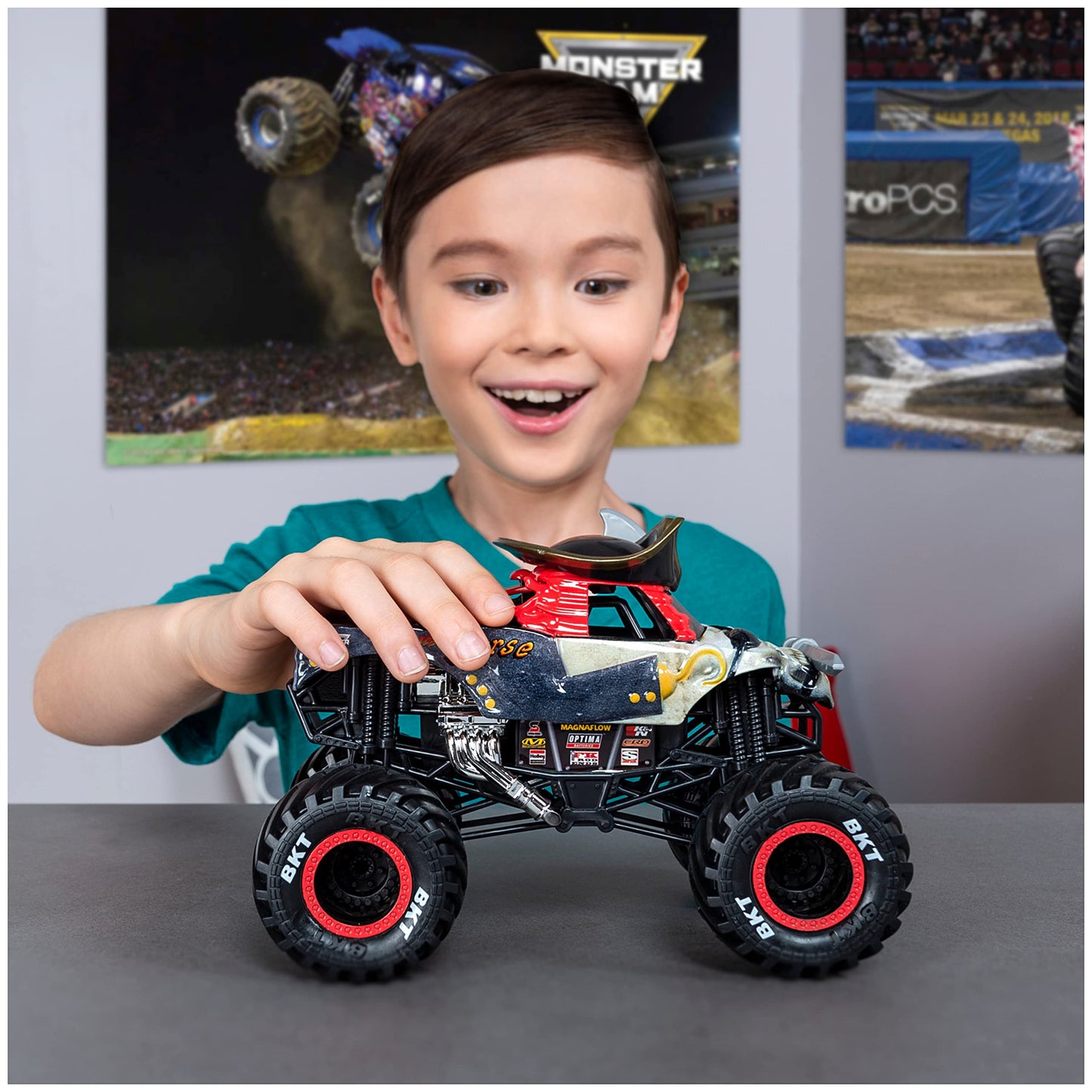 Monster Jam Official Pirate's Curse 1:24 Die-Cast Truck | Collectible Kids Toy