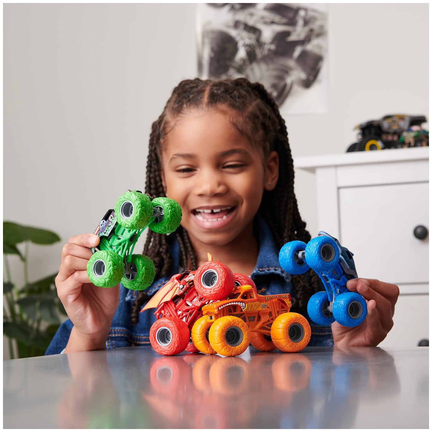 Monster Jam Tough Treads 1:64 Die-Cast 4-Pack – El Toro Loco, Megalodon, Grave Digger, Bakugan Dragonoid