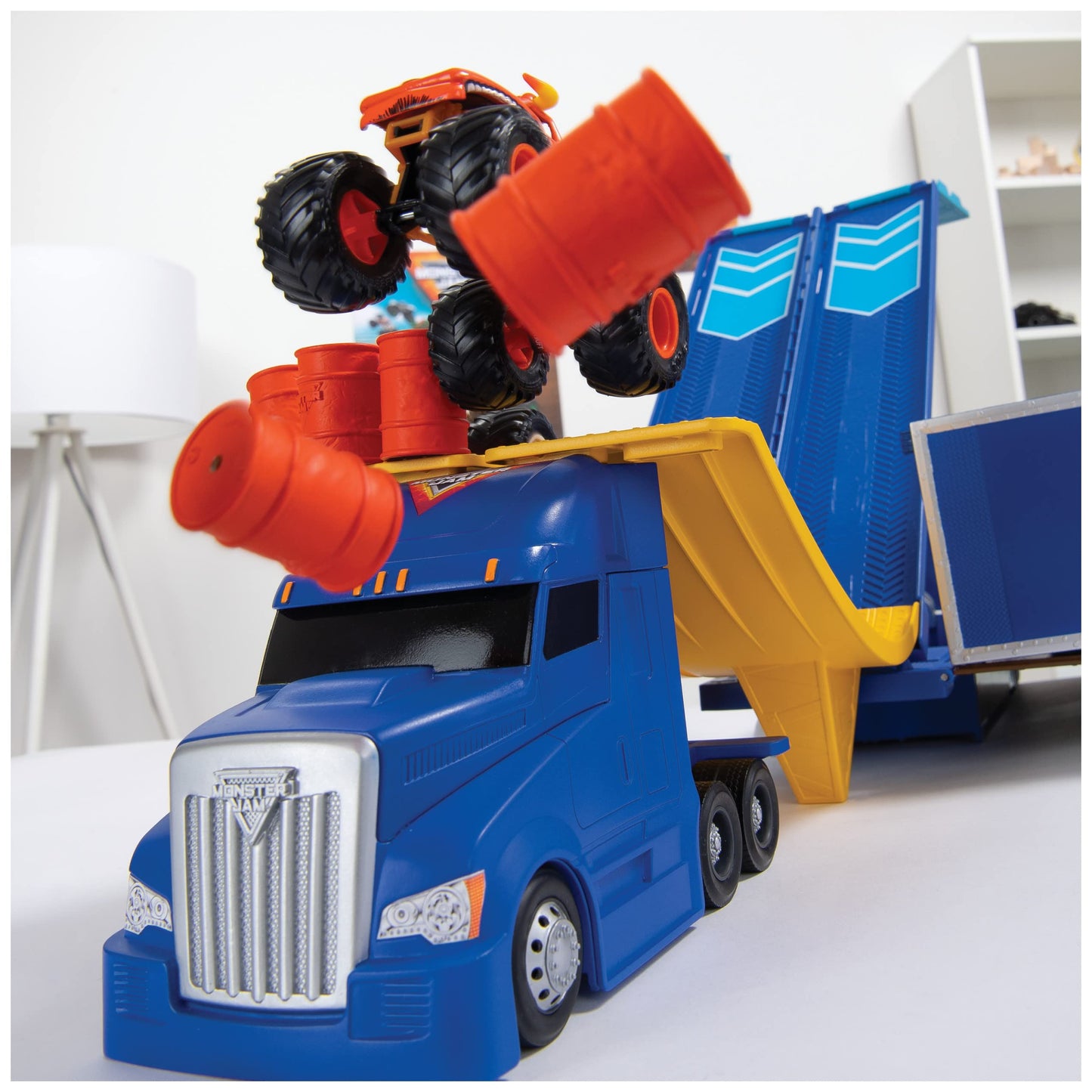 Monster Jam Transforming Hauler Playset with Exclusive El Toro Loco Truck | 1:64 Scale