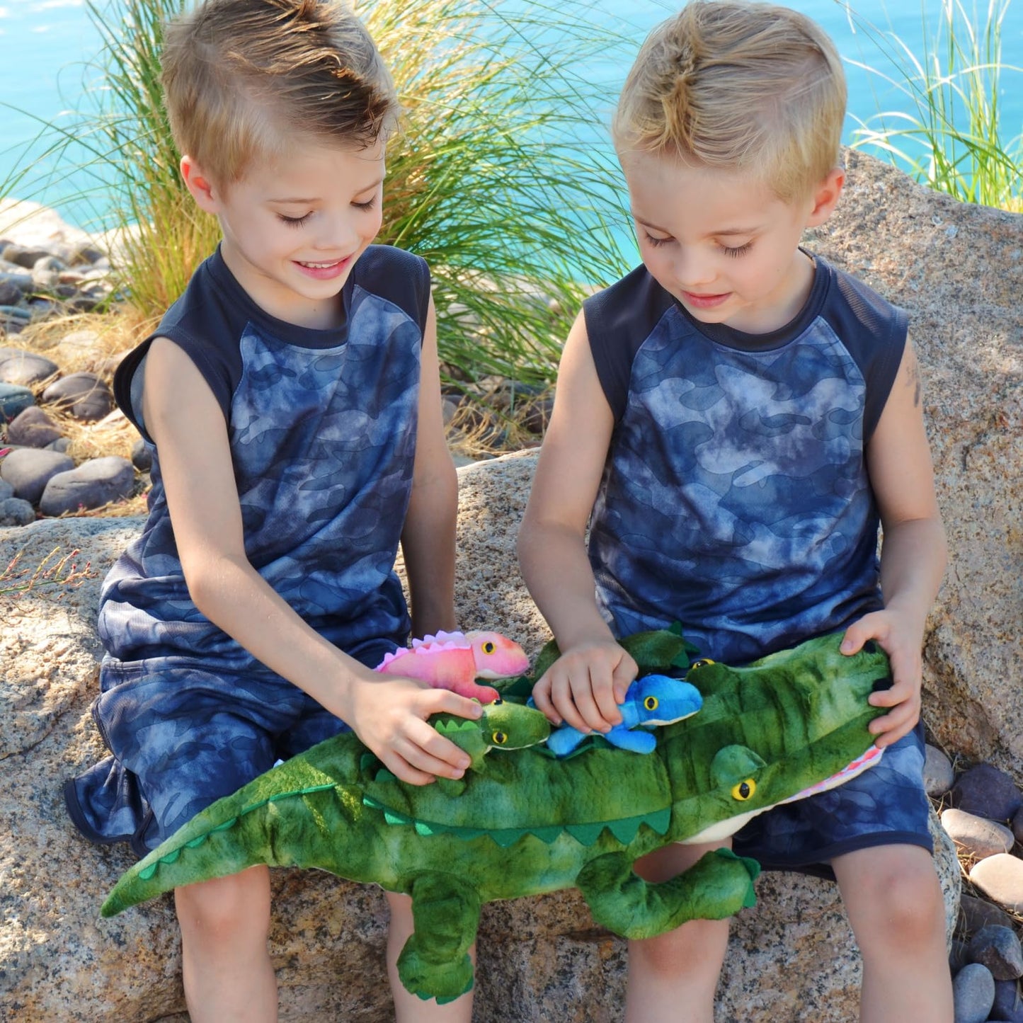 MorisMos Plush Alligator with Babies – 23.6'' Mommy Alligator + 3 Baby Crocodiles & 3 Plush Eggs