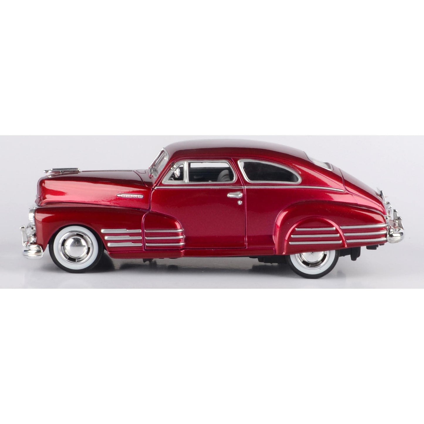 Motormax 1948 Chevy Aerosedan Fleetline 1:24 Diecast Model