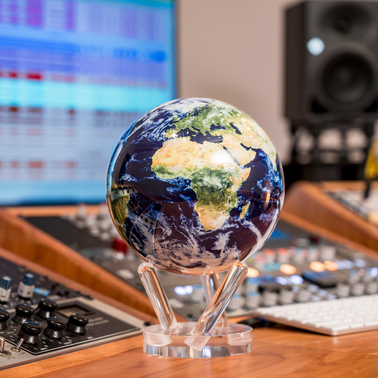 MOVA Globe Earth with Clouds – 8.5” Self-Rotating, Light-Powered Desk Globe