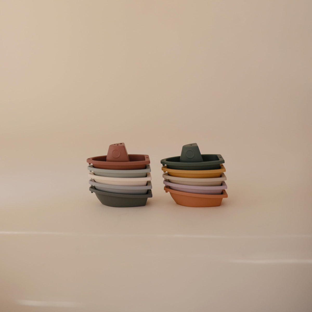 Mushie Stackable Bath Boats Toy (Rustic) – 5 Floating Bath Toys for Baby & Toddler, Made in Denmark