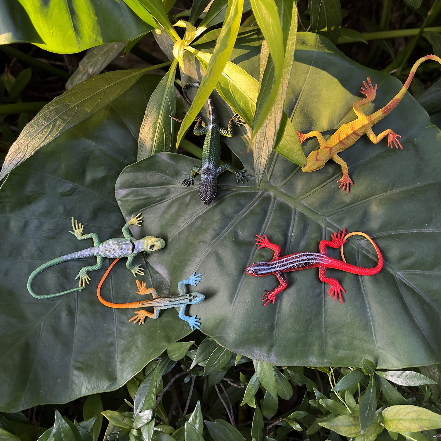 NAKIMO 12Pcs Plastic Lizard Toys – Realistic Reptile Figures for Halloween, Pranks & Learning