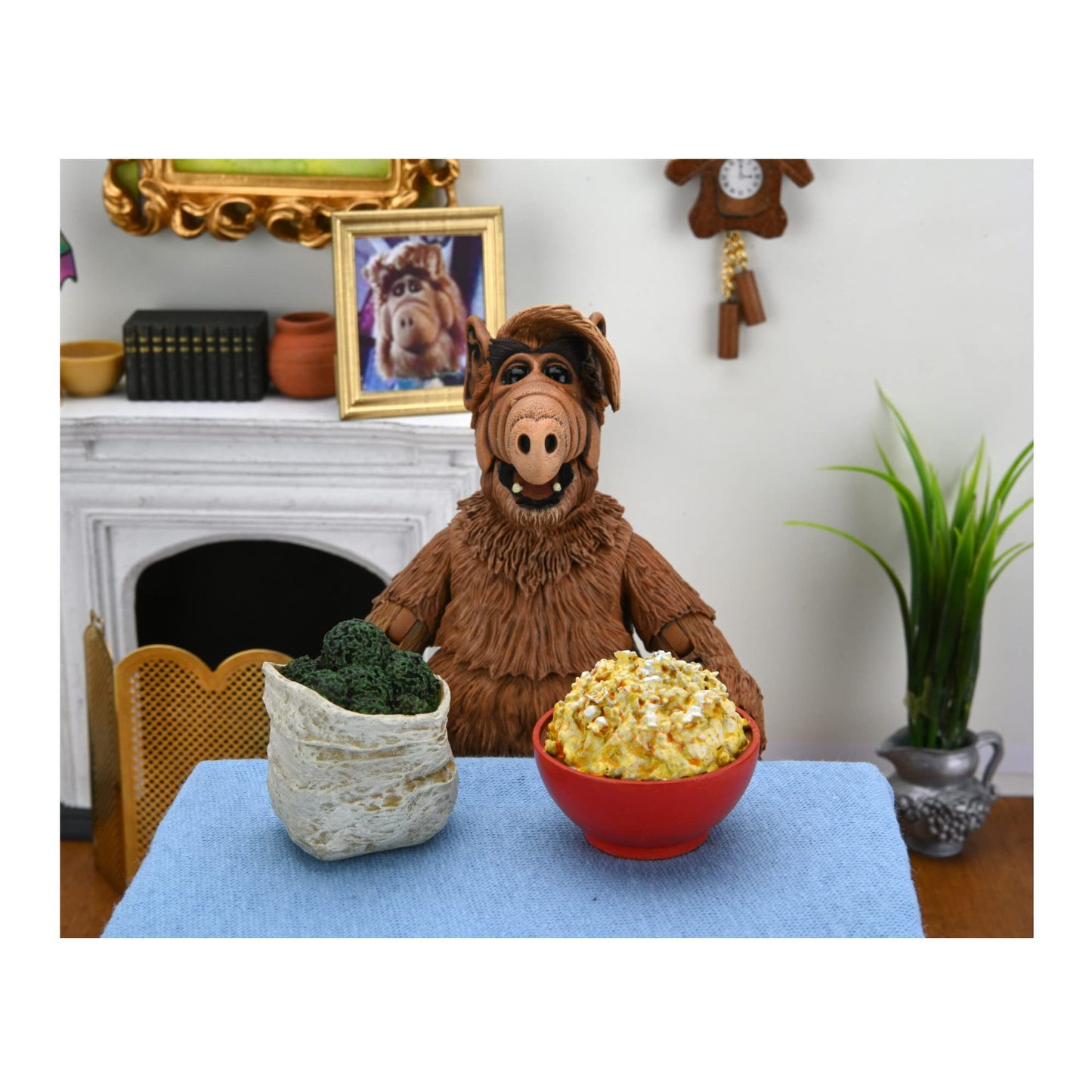 NECA Alf – 7-Inch Ultimate Action Figure with Accessories