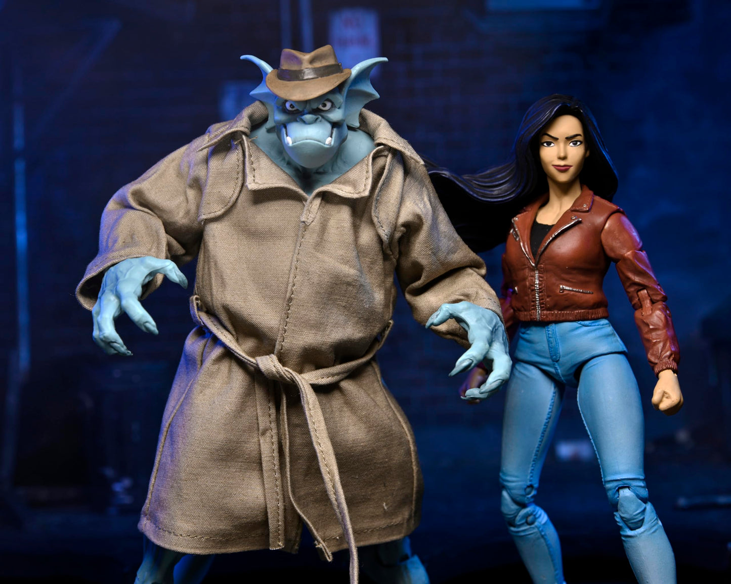NECA Gargoyles Detective Broadway Silver Falcon – 1:7 Scale Figure (Closed Wings)