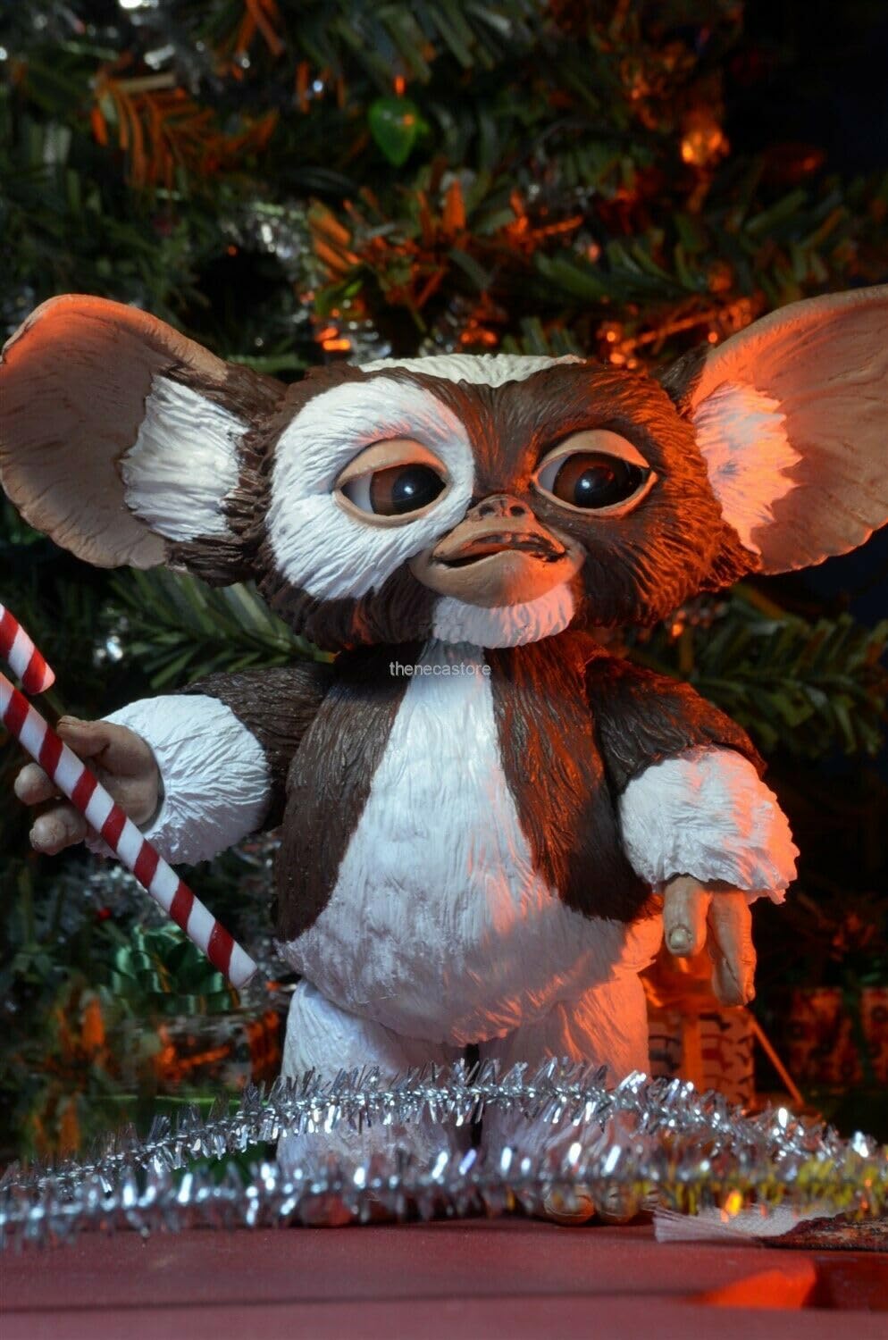 NECA Gizmo 7-Inch Ultimate Figure | Fully Poseable Gremlins Gizmo Collectible