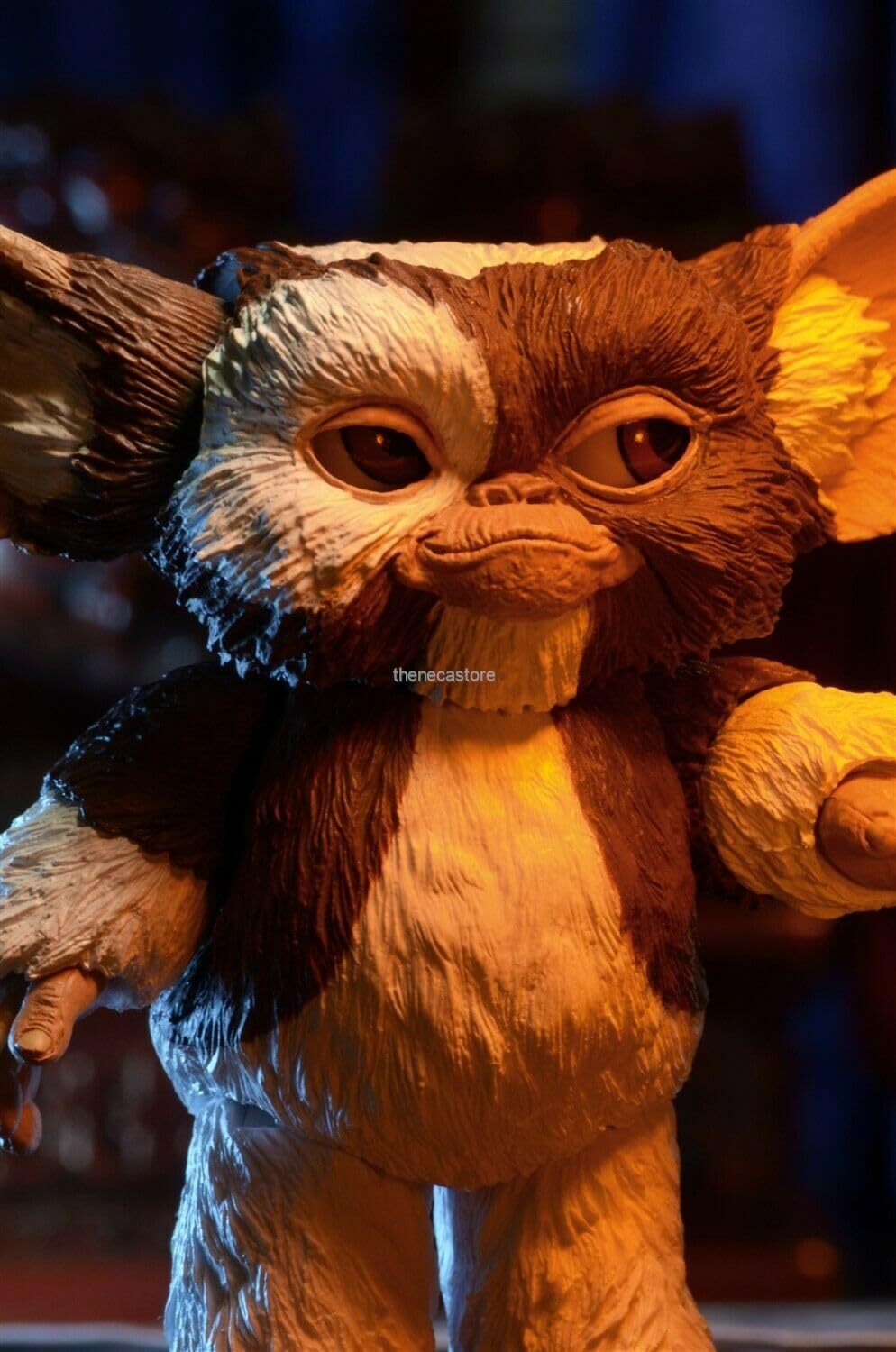 NECA Gizmo 7-Inch Ultimate Figure | Fully Poseable Gremlins Gizmo Collectible