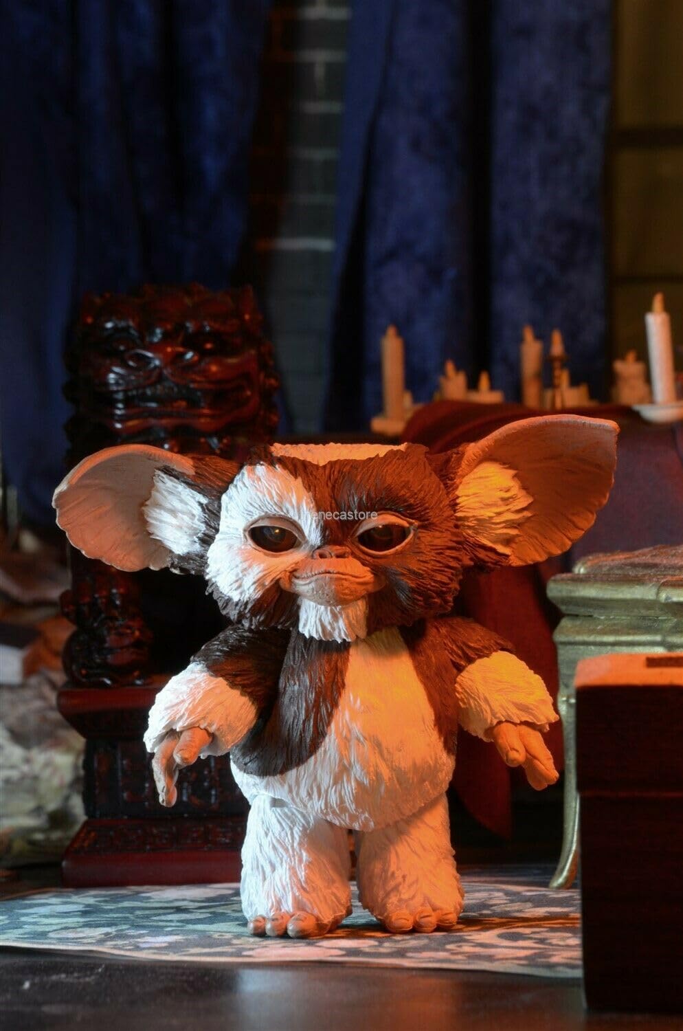 NECA Gizmo 7-Inch Ultimate Figure | Fully Poseable Gremlins Gizmo Collectible