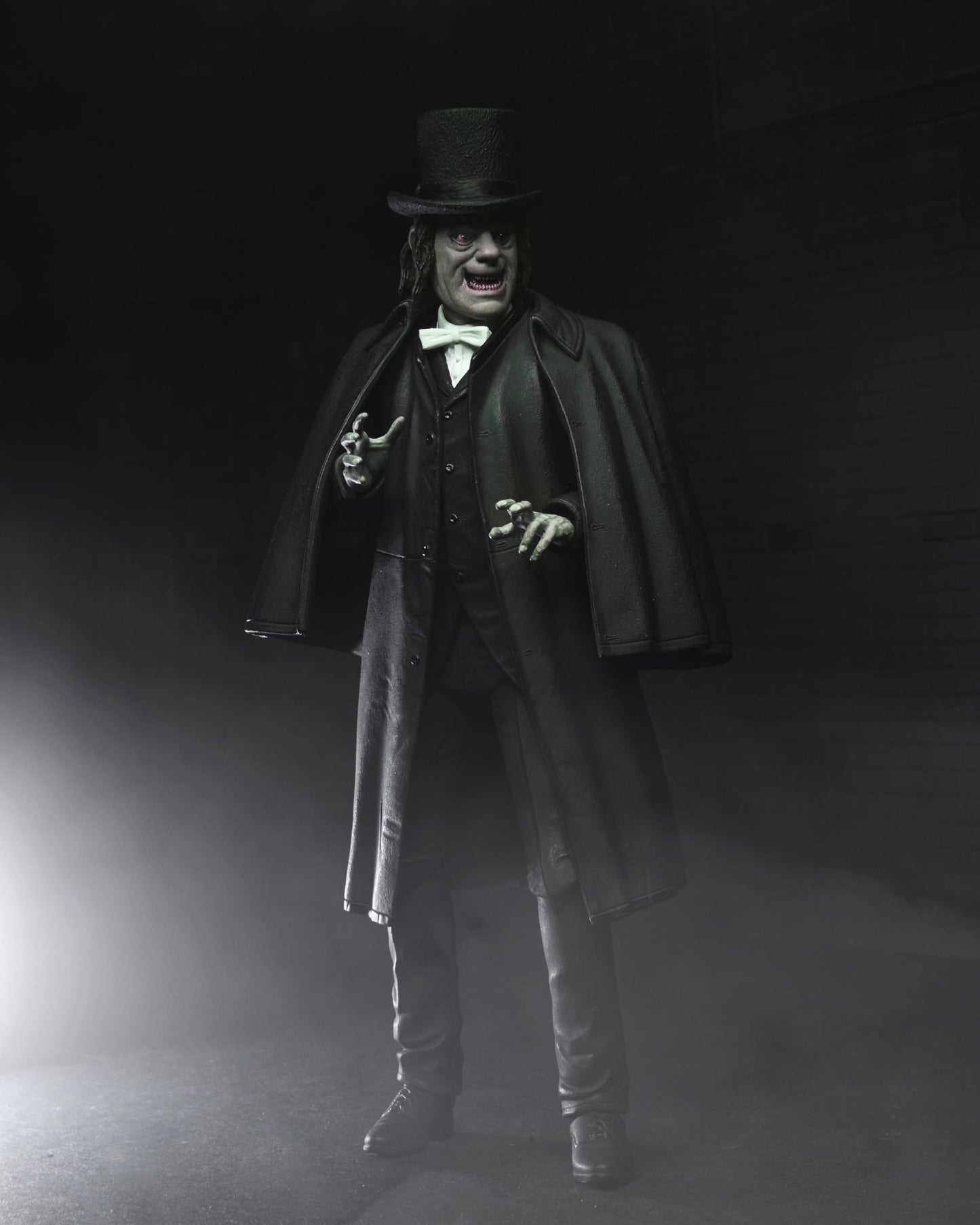 NECA London After Midnight Edward Burke 7-Inch Ultimate Action Figure – Officially Licensed