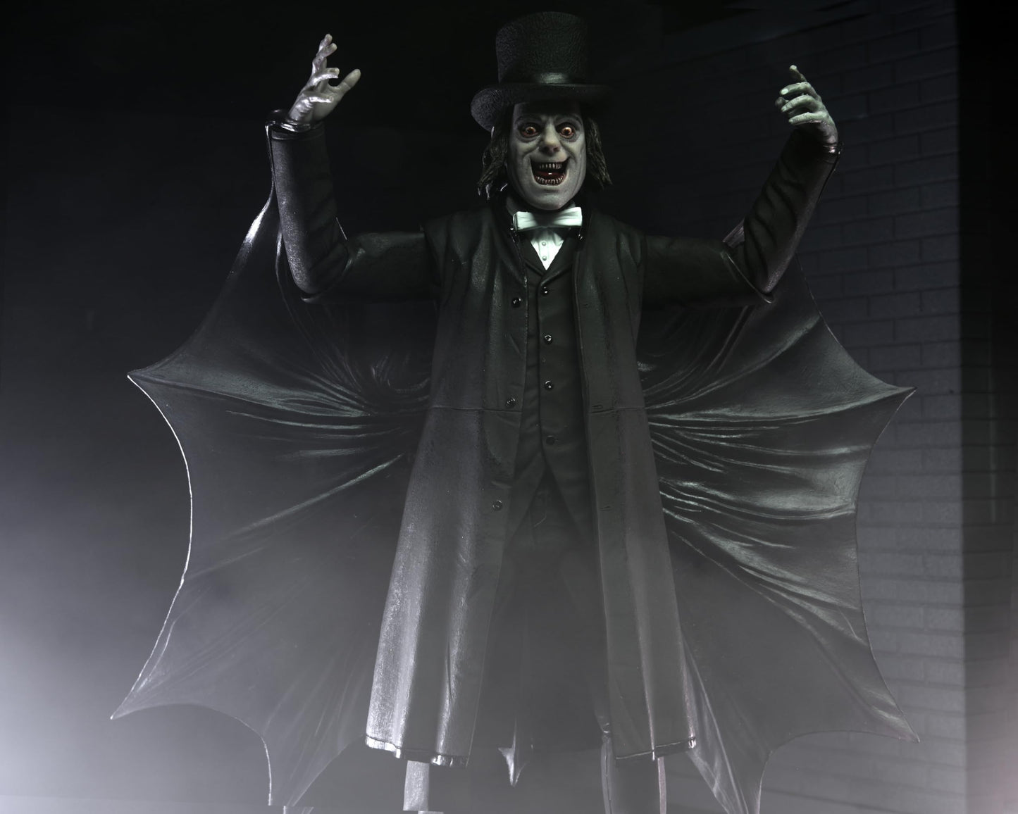 NECA London After Midnight Edward Burke 7-Inch Ultimate Action Figure – Officially Licensed