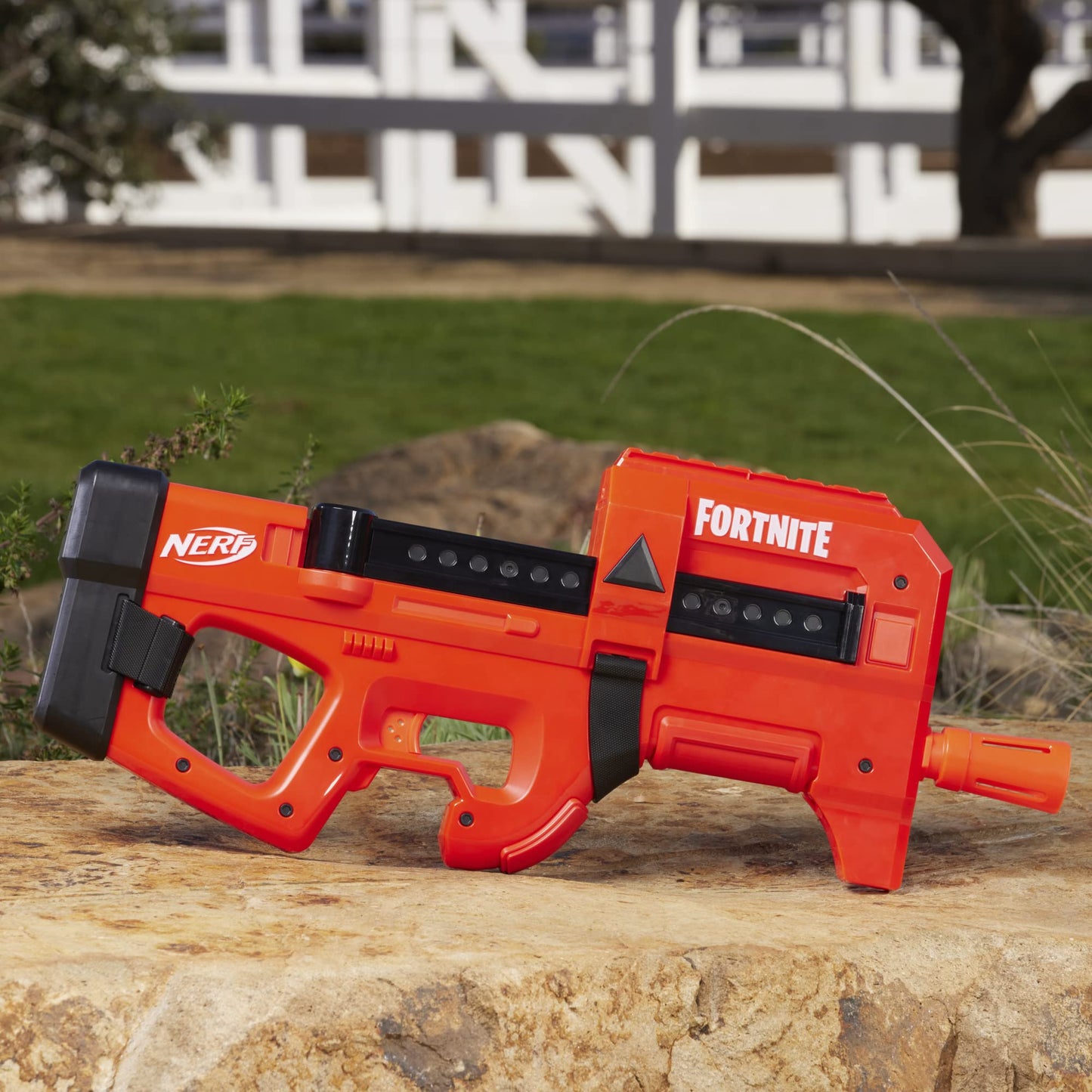 Nerf Fortnite Compact SMG Motorized Blaster – Ultra Red Wrap, 8-Dart Internal Clip & 8 Elite Darts