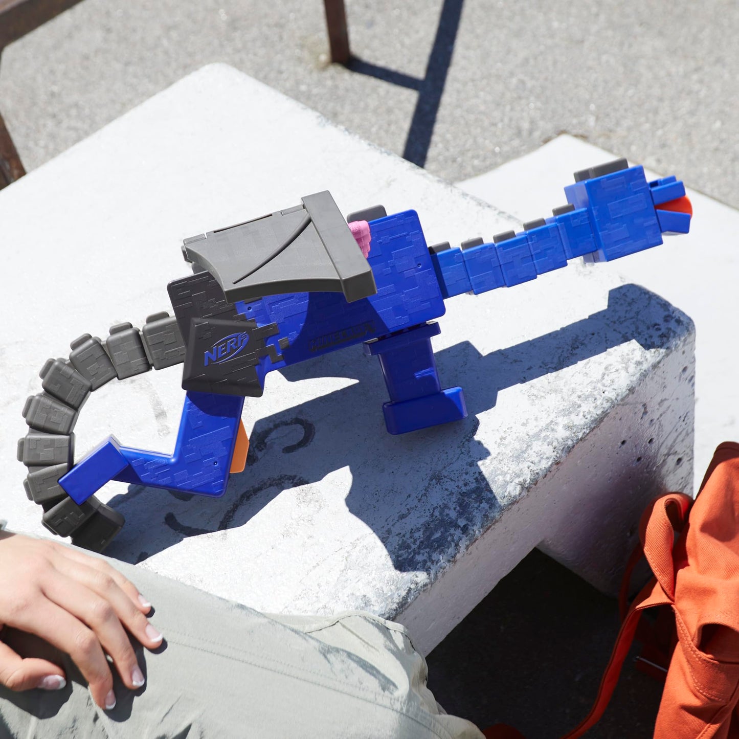 Nerf Minecraft Ender Dragon Blaster – 4-Dart Clip, 12 Darts, Wing Storage
