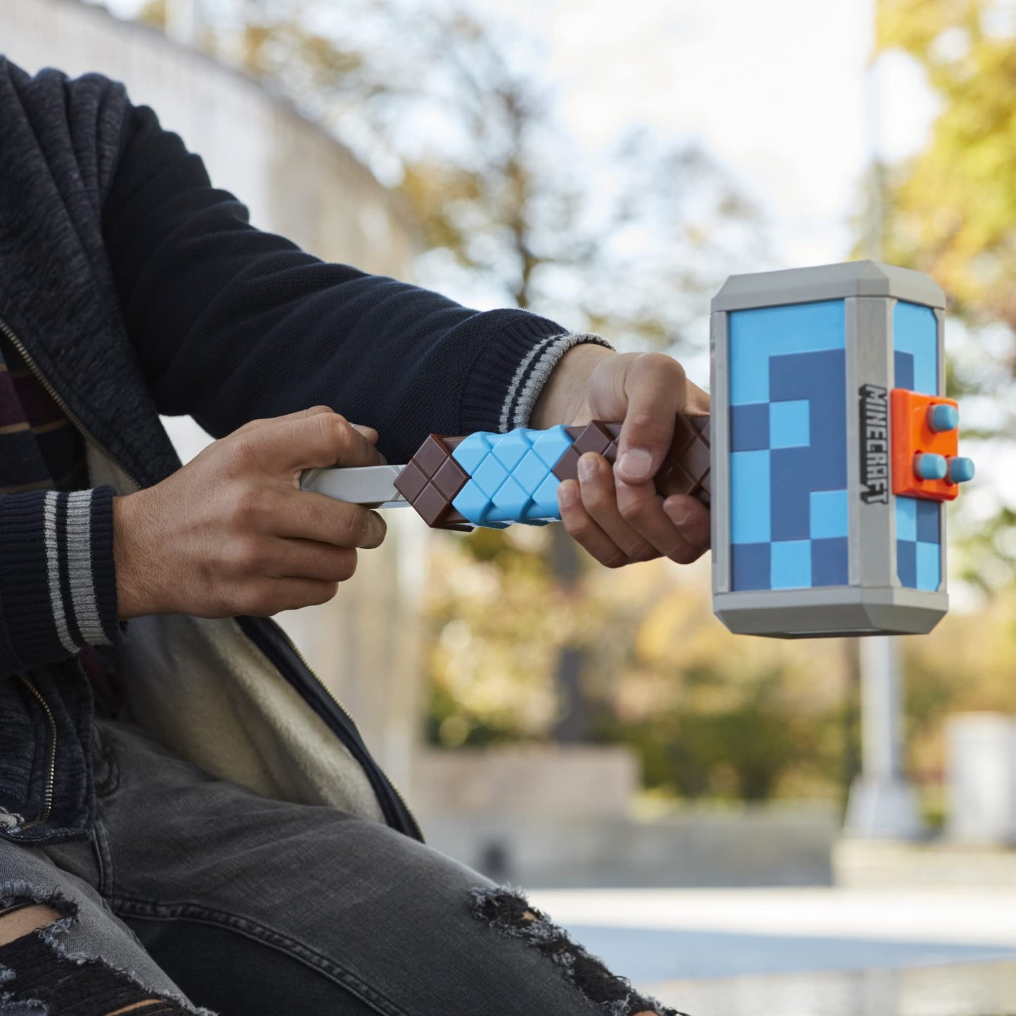 Nerf Minecraft Stormlander Hammer – Dart-Blasting Blaster (3 Darts, Amazon Exclusive)