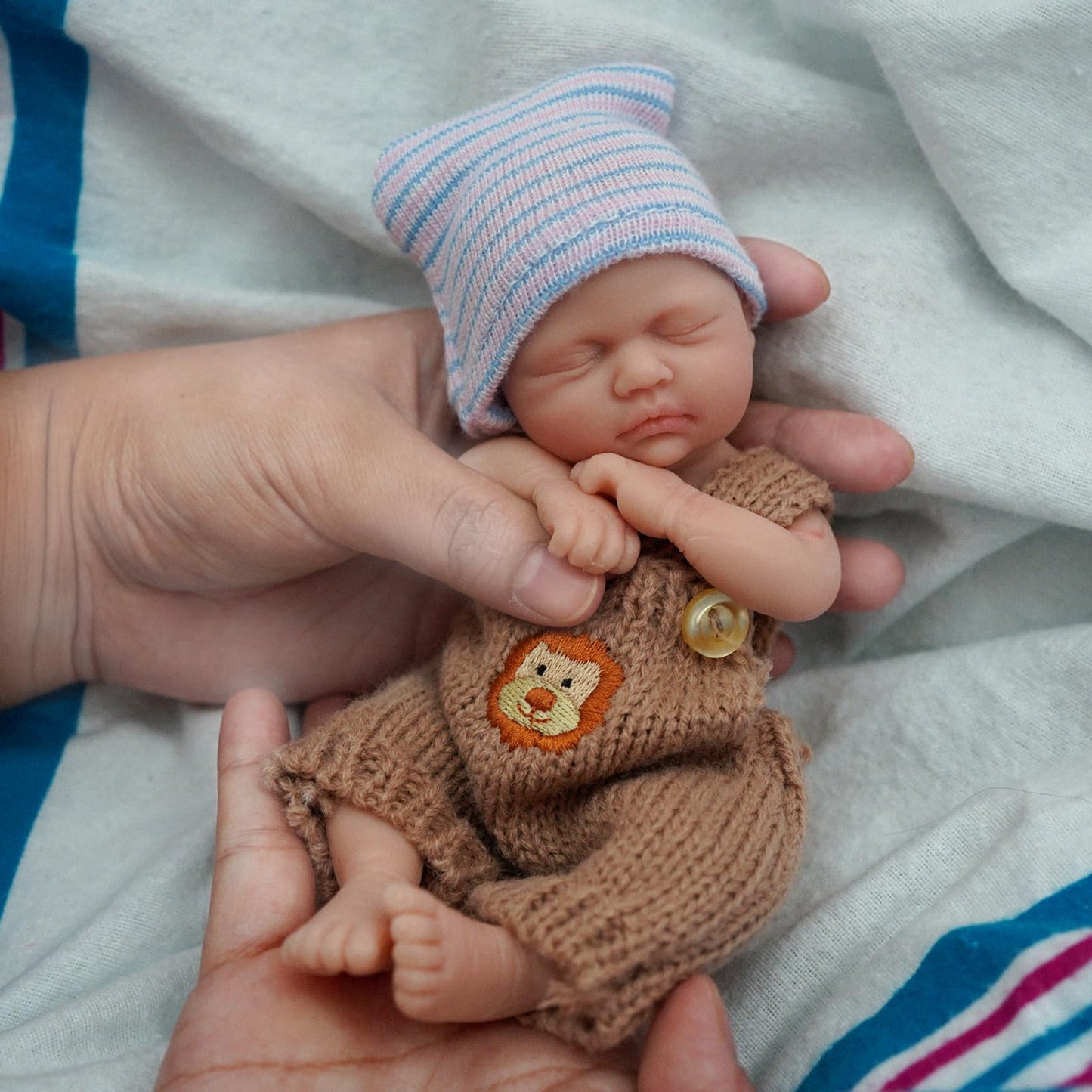 Newtotlove Miniature 7-Inch Silicone Newborn Doll – Realistic Baby Boy with Clothes & Gift Box