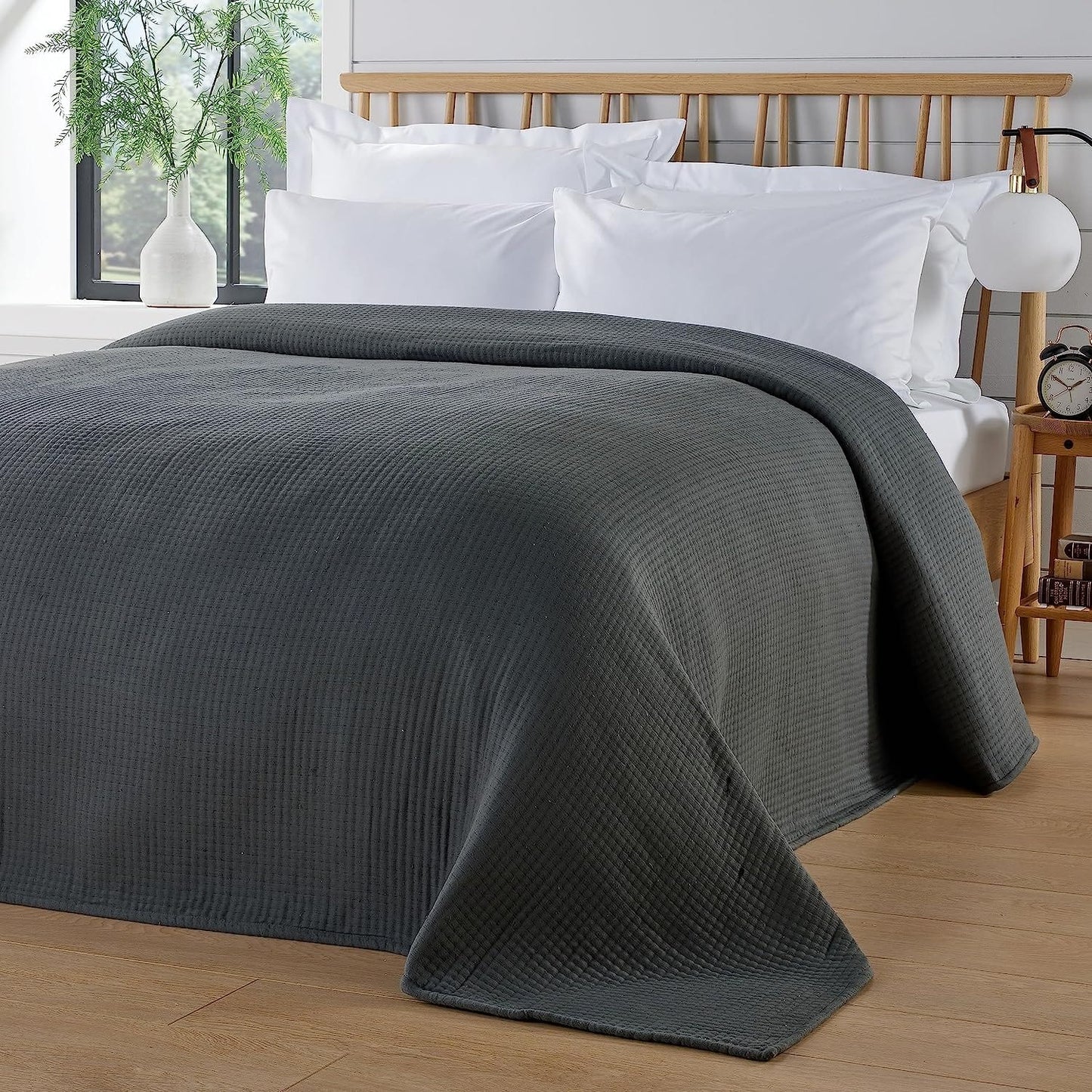 OLIVIA ROCCO Hotel Collection Quilted Bedspread 240x260 cm White and Grey 100% Sustainable Cotton Super Soft Easy-Care Home Essential