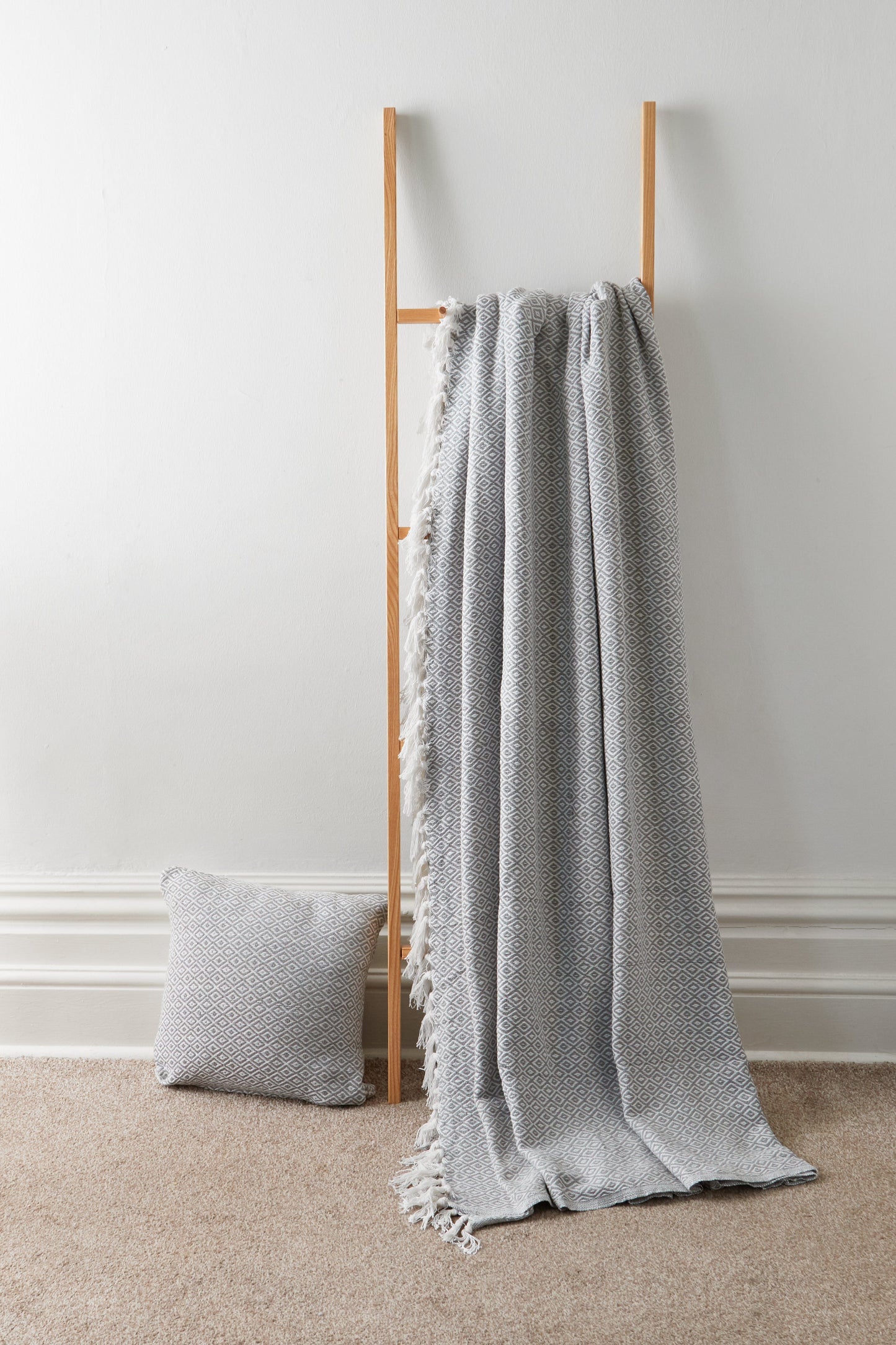 OLIVIA ROCCO Regal Handwoven Pure Cotton Throw Blanket Diamond Geometric Pattern