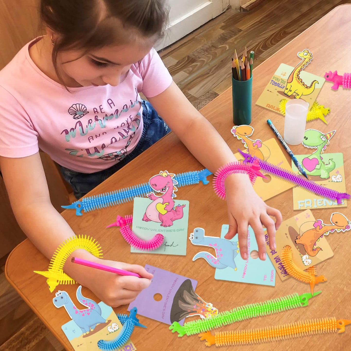 OOINQQ Valentines Day Cards for Kids – 24 Glow-in-the-Dark Dinosaur Stretchy Strings & Cards