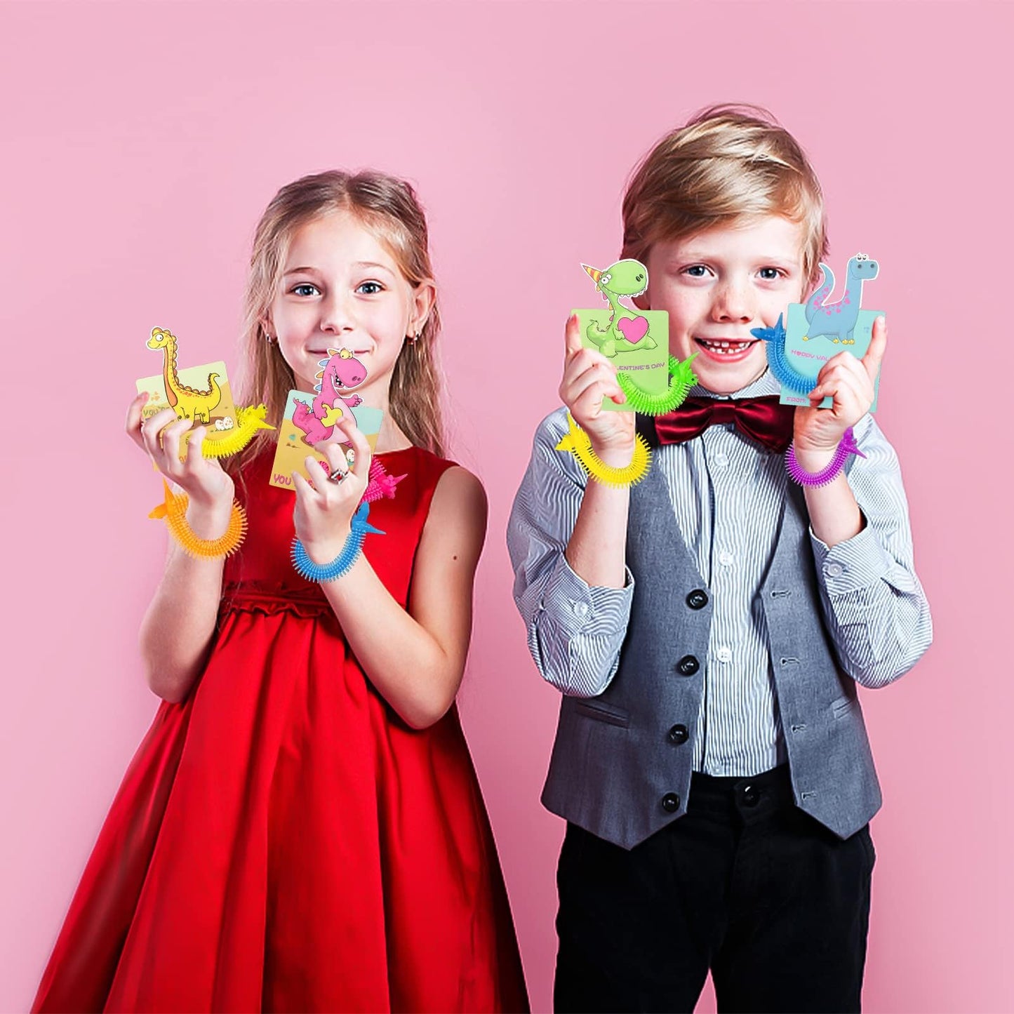 OOINQQ Valentines Day Cards for Kids – 24 Glow-in-the-Dark Dinosaur Stretchy Strings & Cards
