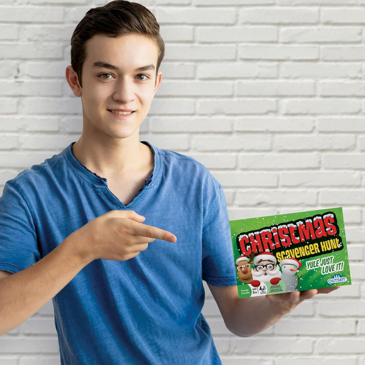 Outset Media Christmas Scavenger Hunt Game – 220 Cards, Indoor & Outdoor Decks, Ages 6+