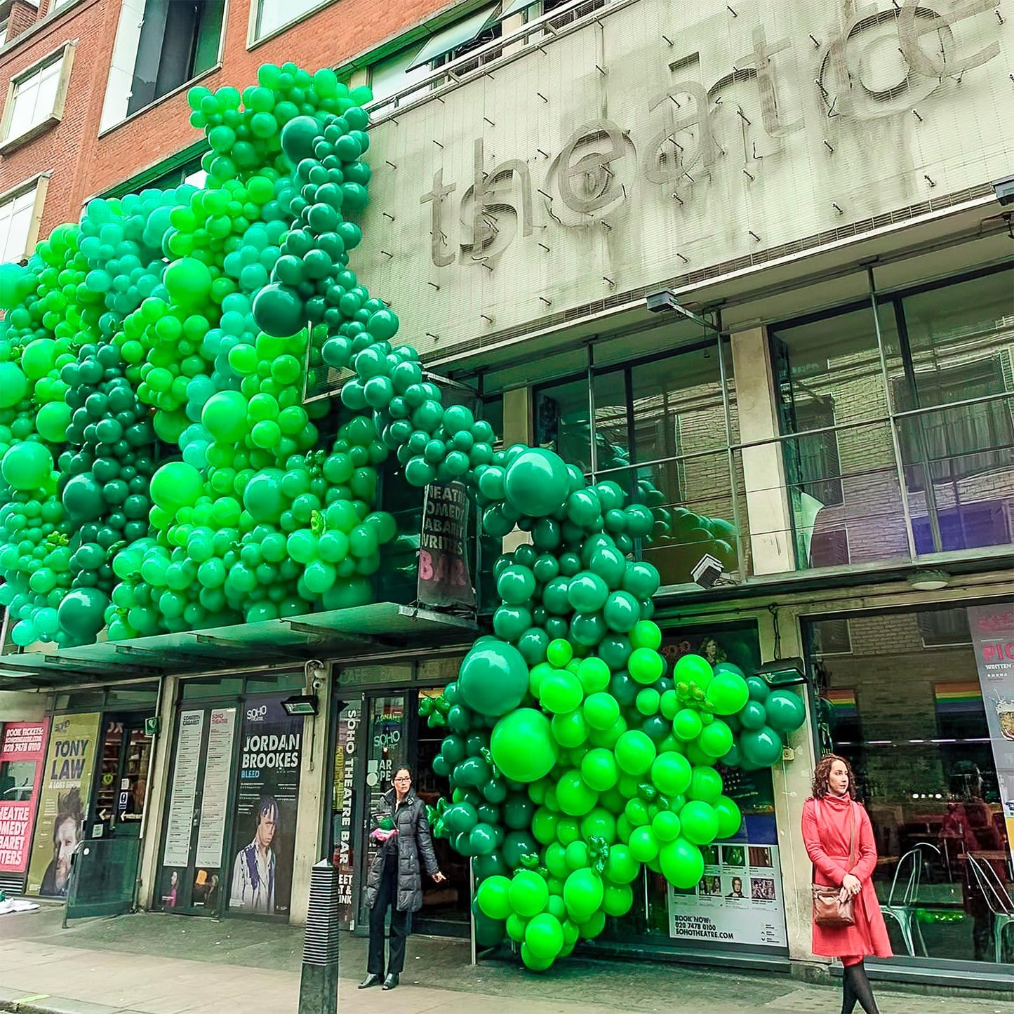 PartyWoo Green Balloons – 127 Pcs in 5 Sizes Balloon Arch Kit for Parties