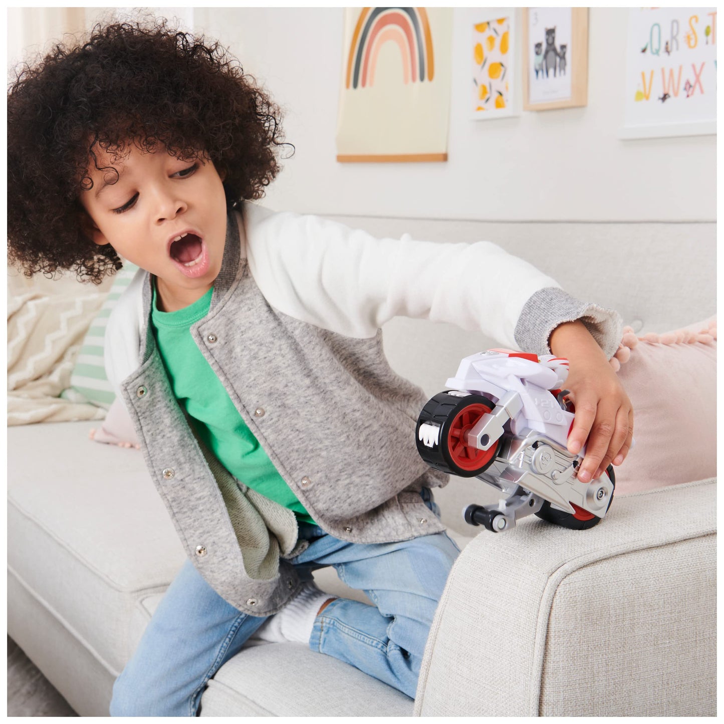 PAW Patrol Moto Pups Wildcat Deluxe Vehicle with Wheelie Feature and Figure