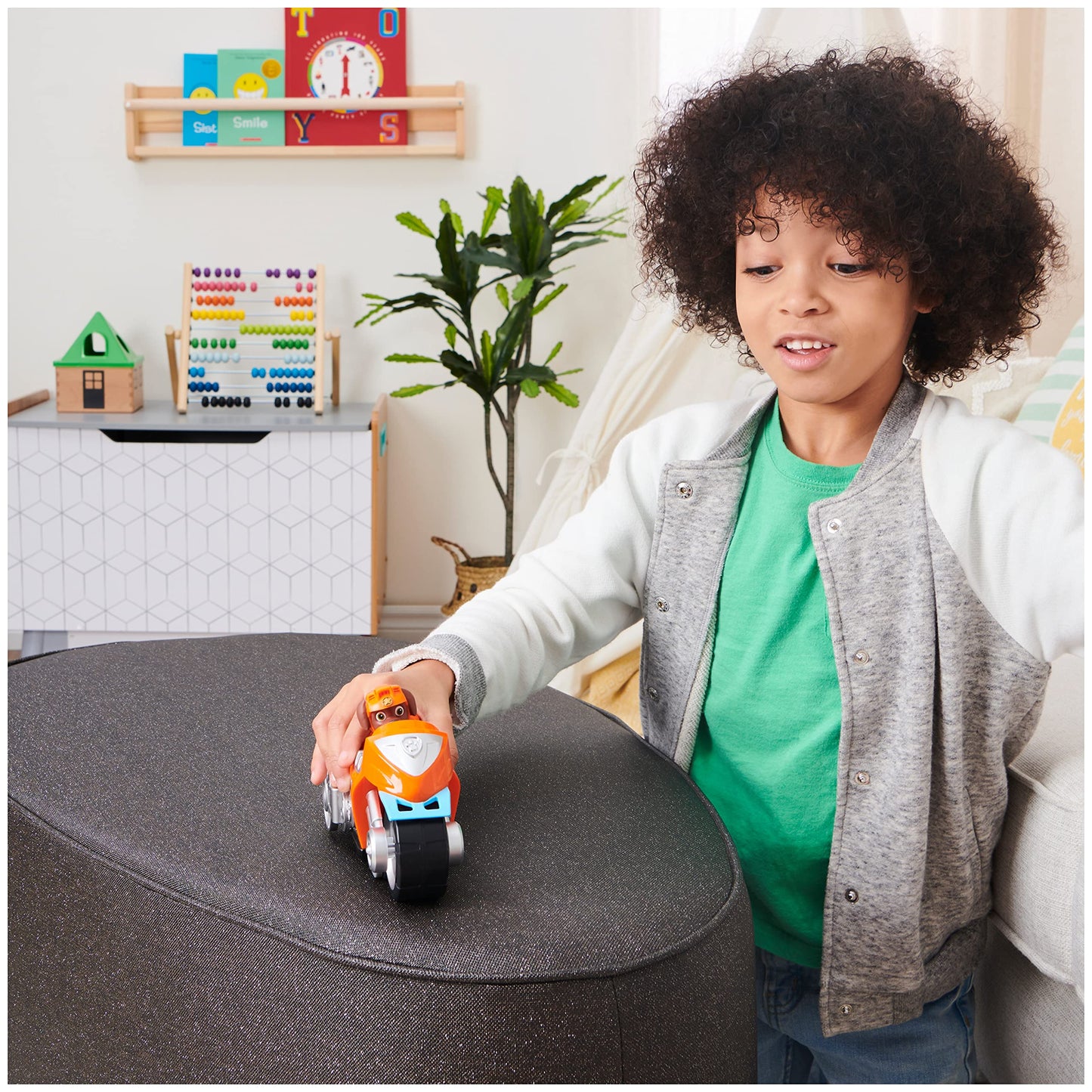 PAW Patrol Zuma Moto Pups Deluxe Vehicle with Wheelie Pull-Back | Zuma Figure Included