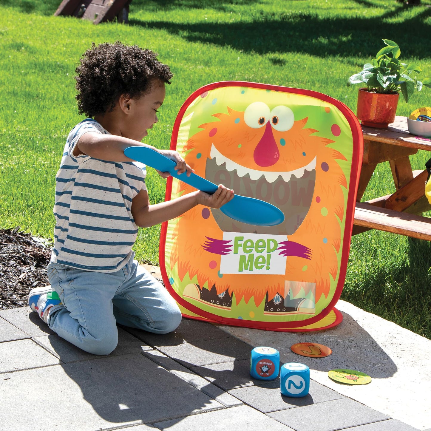 Peaceable Kingdom Giant Feed The Woozle Cooperative Game – Ages 3+