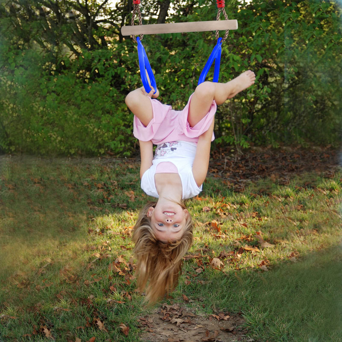 PELLOR Playground Wooden Trapeze Swing Bar with Plastic Gym Rings – Indoor & Outdoor Swing Set Accessory