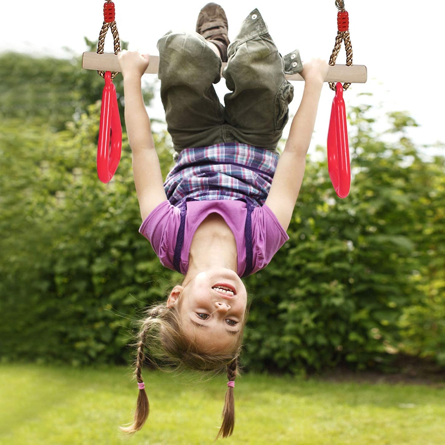 PELLOR Playground Wooden Trapeze Swing Bar with Plastic Gym Rings – Indoor & Outdoor Swing Set Accessory