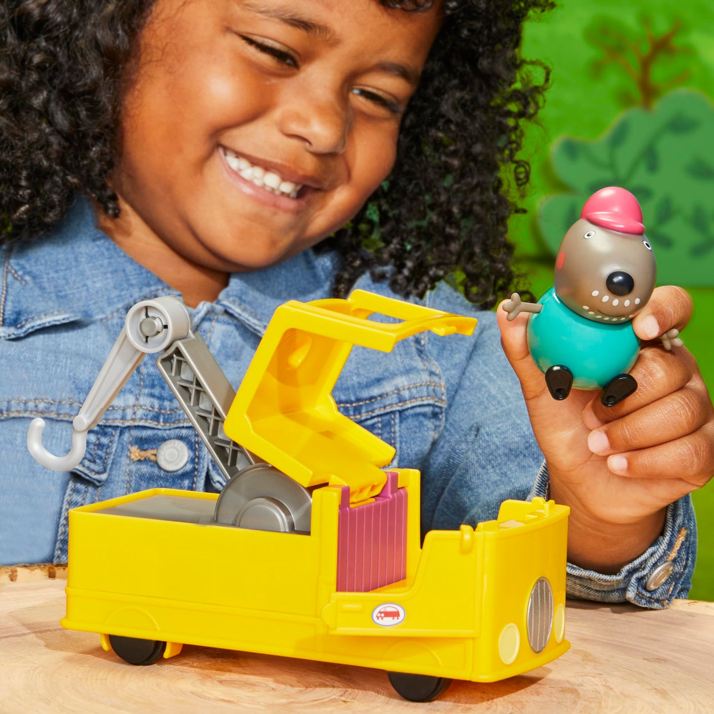Peppa Pig Granddad Dog's Tow Truck Set — Construction Vehicle & Figure for Preschoolers 3+