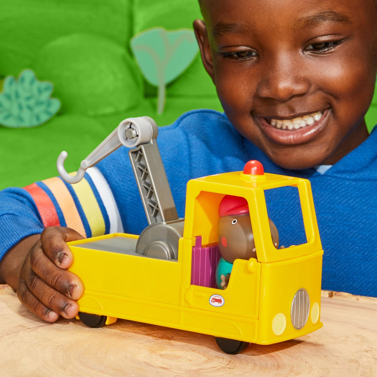 Peppa Pig Granddad Dog's Tow Truck Set — Construction Vehicle & Figure for Preschoolers 3+