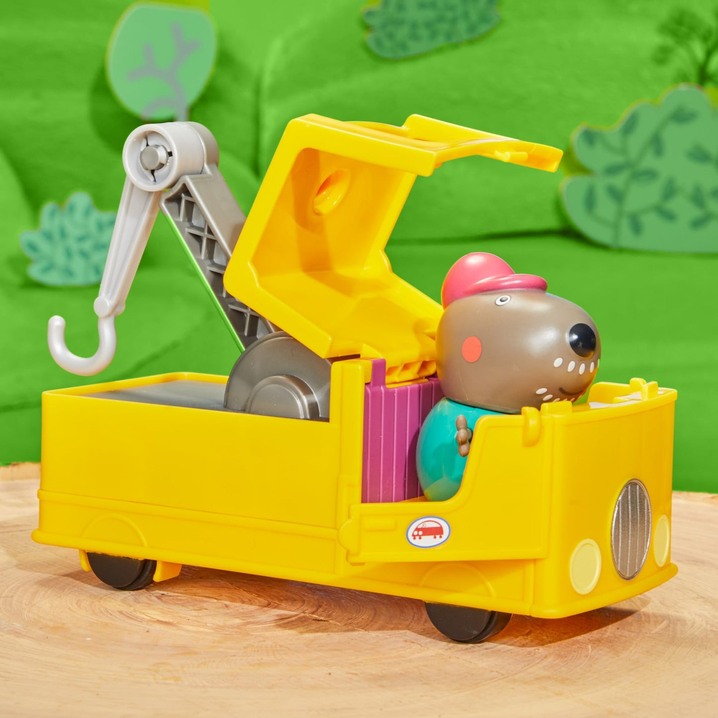 Peppa Pig Granddad Dog's Tow Truck Set — Construction Vehicle & Figure for Preschoolers 3+