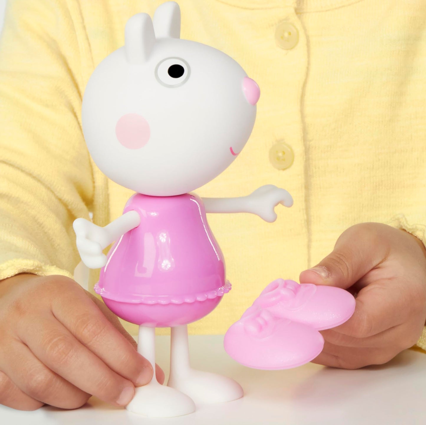 Peppa Pig Suzy Sheep Dress-Up Figure with 6 Easy-On Accessories — 6-Inch Preschool Toy