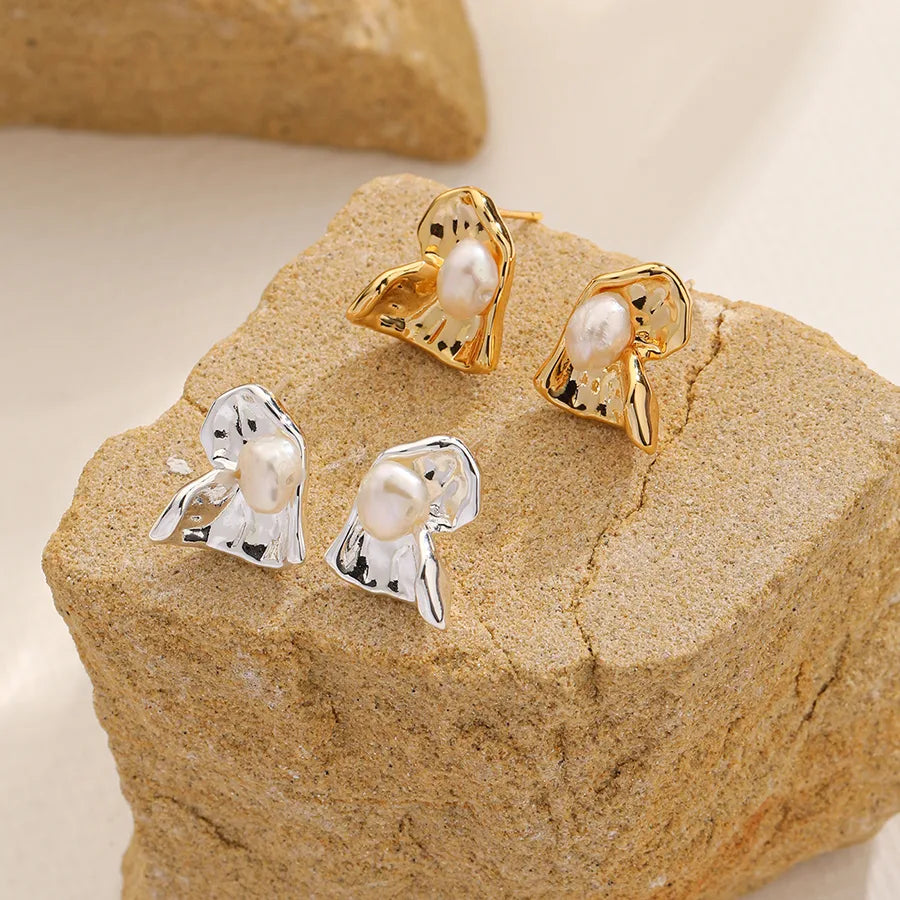 1 Pair IG Style Simple Style Solid Color Inlay Copper Freshwater Pearl 18K Gold Plated Silver Plated Ear Studs