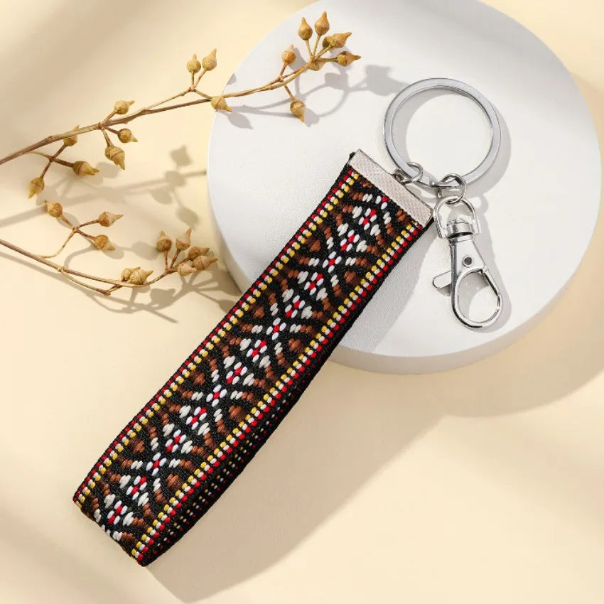 1 Piece Retro Ethnic Style Geometric Metal Knit Unisex Keychain