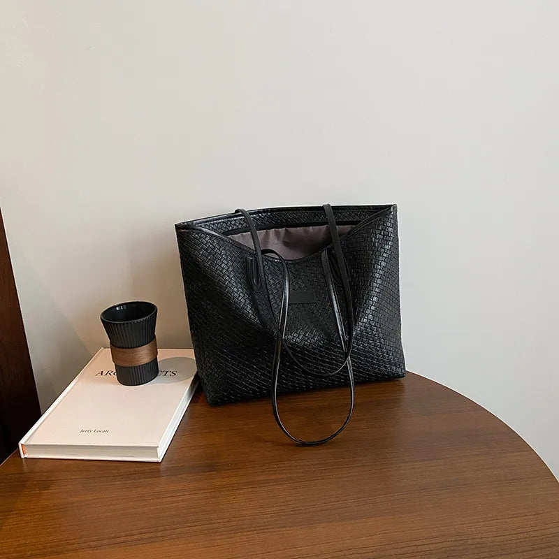New  Women's Bag All-Match Underarm Bag Fashion Shoulder Bag Commuter Tote Large Capacity Handbag New Style Bag
